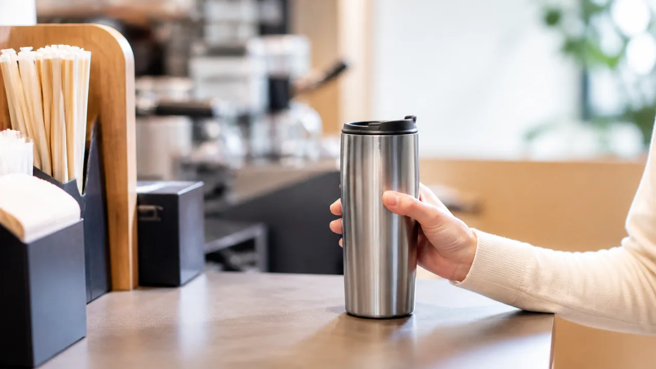 スタバにタンブラー持参、サイズはどう選ぶ?容量と頼み方を解説