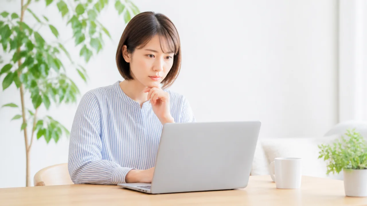 メルカリで「発送してください」が消えない原因と対処法を解説