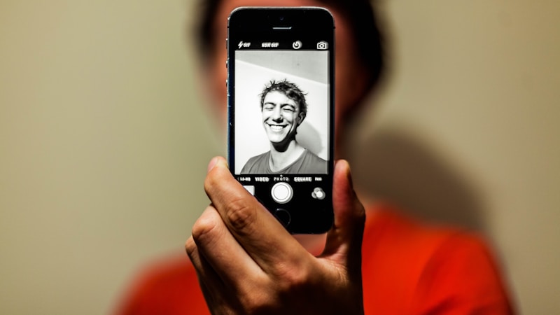 写真写りで顔がパンパンに見える理由は？すっきり見せるコツをやさしく紹介