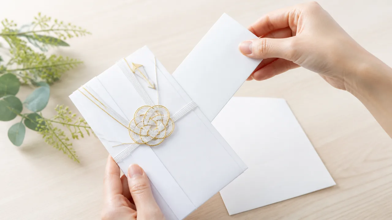 ご祝儀袋の台紙は取る?入れたまま?正しい扱い方をやさしく解説