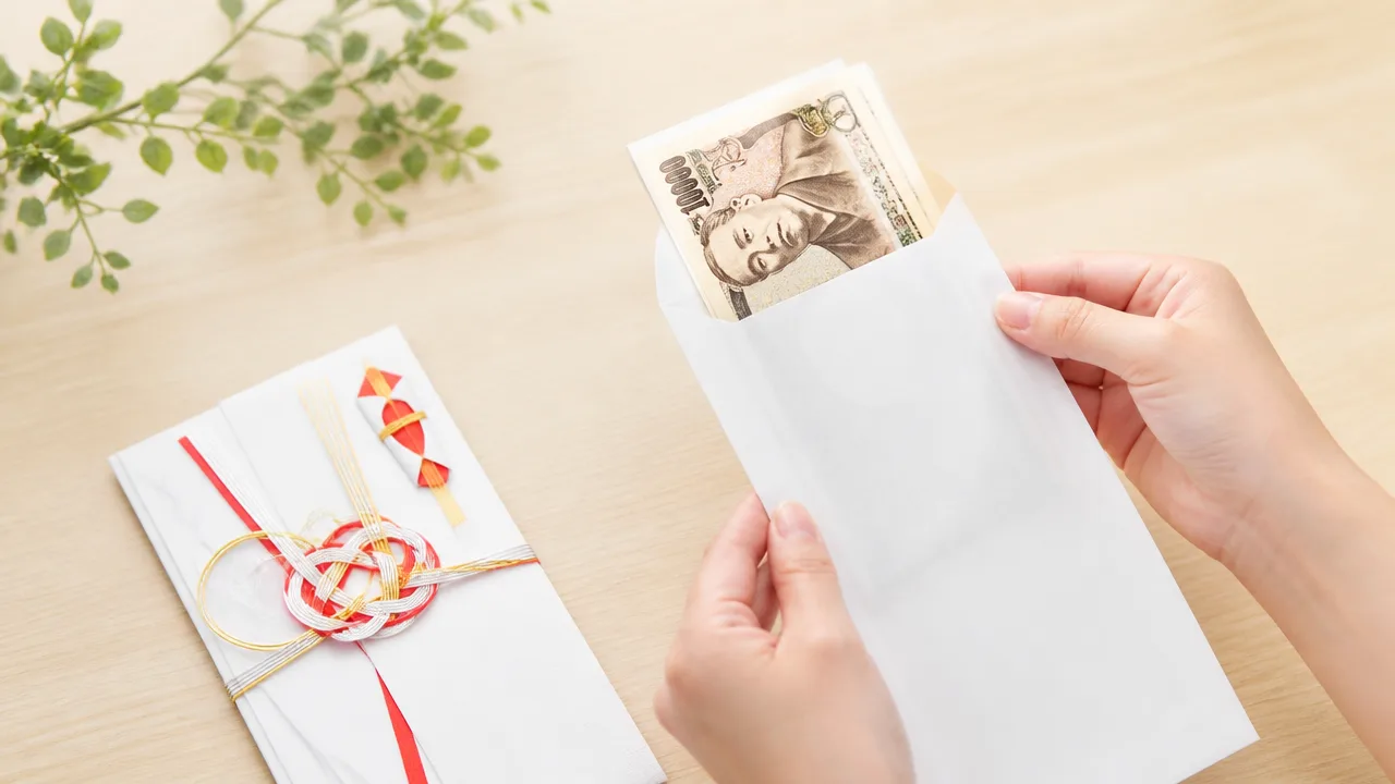 ご祝儀袋の台紙は取る?入れたまま?正しい扱い方をやさしく解説