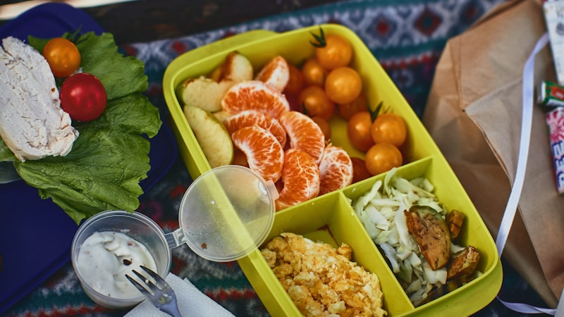 二段弁当はどっちにご飯を入れる？詰めやすく見た目も整う入れ方のコツ