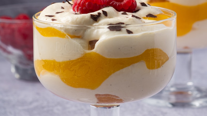 プリンは牛乳の代わりに水でも作れる？味わいの違いとおいしく仕上げるコツ