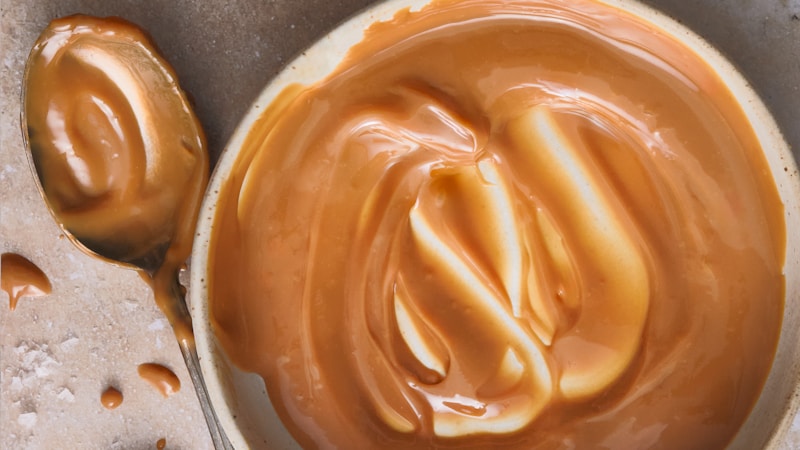 プリンは牛乳の代わりに水でも作れる？味わいの違いとおいしく仕上げるコツ